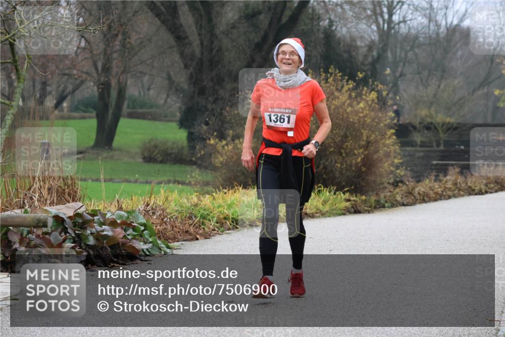 08.12.2024 - St. Pauli X-Mass-Run No. 14 Strokosch-Dieckow http://msf.ph/oto/7506900 08.12.2024 10:49:48 Laufen 14, 1361 meine-sportfotos.de