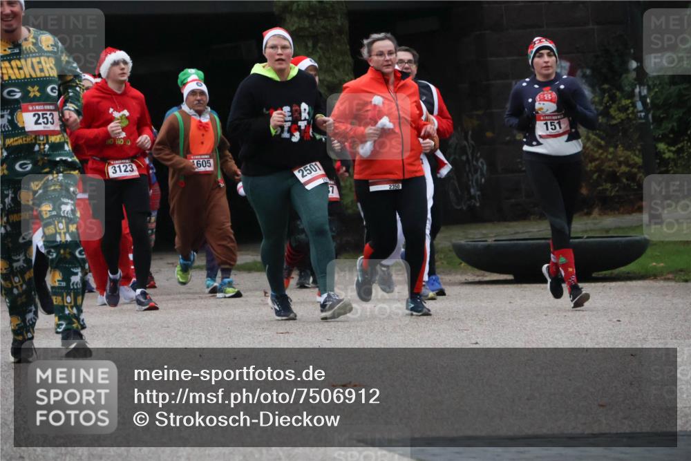 08.12.2024 - St. Pauli X-Mass-Run No. 14 Strokosch-Dieckow http://msf.ph/oto/7506912 08.12.2024 09:43:52 Laufen 253, 3123, 605, 2501, 2350, 151 meine-sportfotos.de