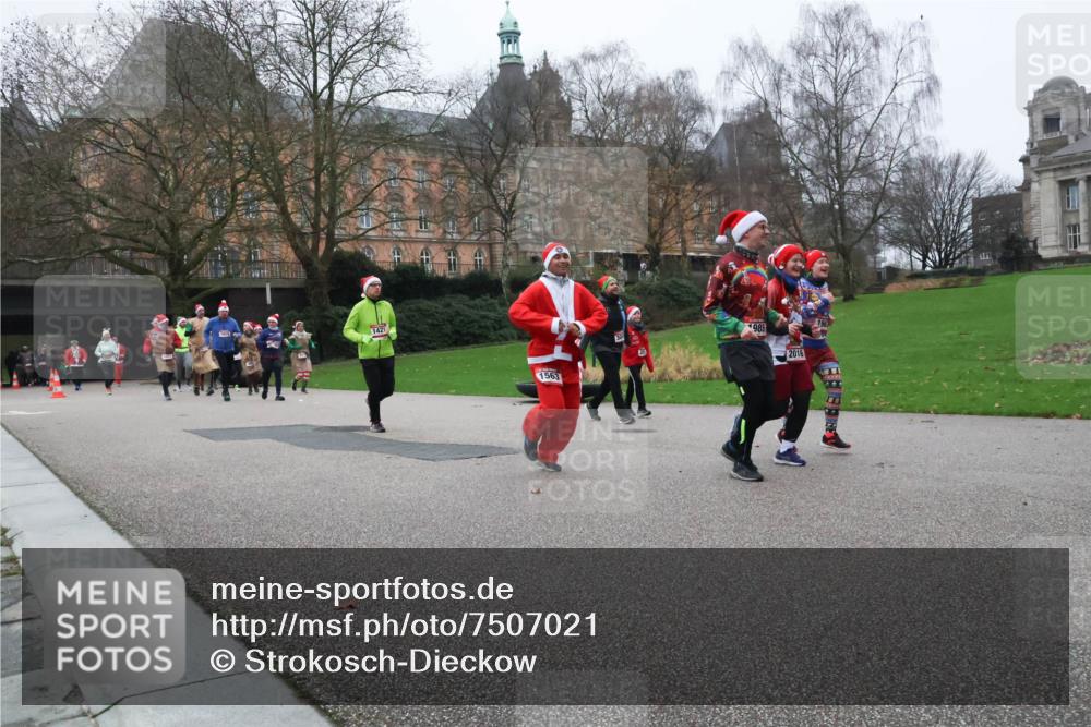 08.12.2024 - St. Pauli X-Mass-Run No. 14 Strokosch-Dieckow http://msf.ph/oto/7507021 08.12.2024 09:44:04 Laufen 1421, 1563, 985, 2016 meine-sportfotos.de