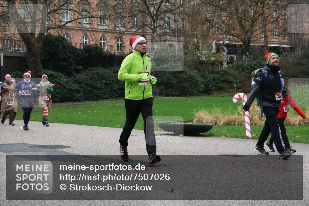08.12.2024 - St. Pauli X-Mass-Run No. 14 Strokosch-Dieckow http://msf.ph/oto/7507026 08.12.2024 09:44:05 Laufen 963, 1608, 974, 142, 68, 300, 301 meine-sportfotos.de