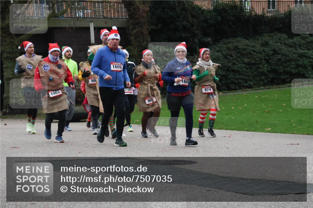 08.12.2024 - St. Pauli X-Mass-Run No. 14 Strokosch-Dieckow http://msf.ph/oto/7507035 08.12.2024 09:44:06 Laufen 1003, 986, 1609, 3101, 96, 160, 974 meine-sportfotos.de