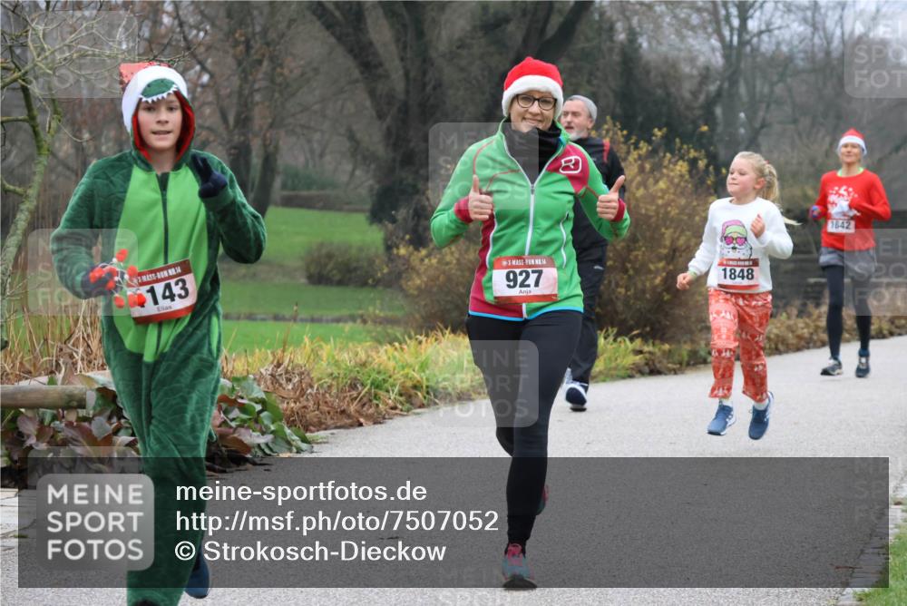 08.12.2024 - St. Pauli X-Mass-Run No. 14 Strokosch-Dieckow http://msf.ph/oto/7507052 08.12.2024 10:50:30 Laufen 14, 143, 14, 927, 1848, 1842 meine-sportfotos.de