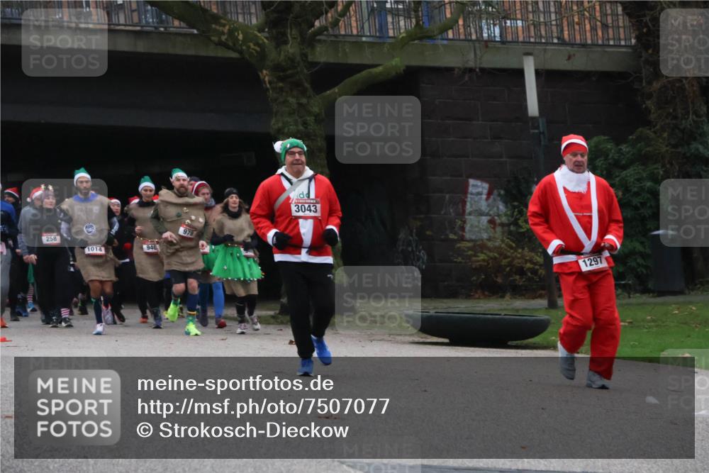 08.12.2024 - St. Pauli X-Mass-Run No. 14 Strokosch-Dieckow http://msf.ph/oto/7507077 08.12.2024 09:44:11 Laufen 258, 1014, 940, 978, 3043, 1297 meine-sportfotos.de