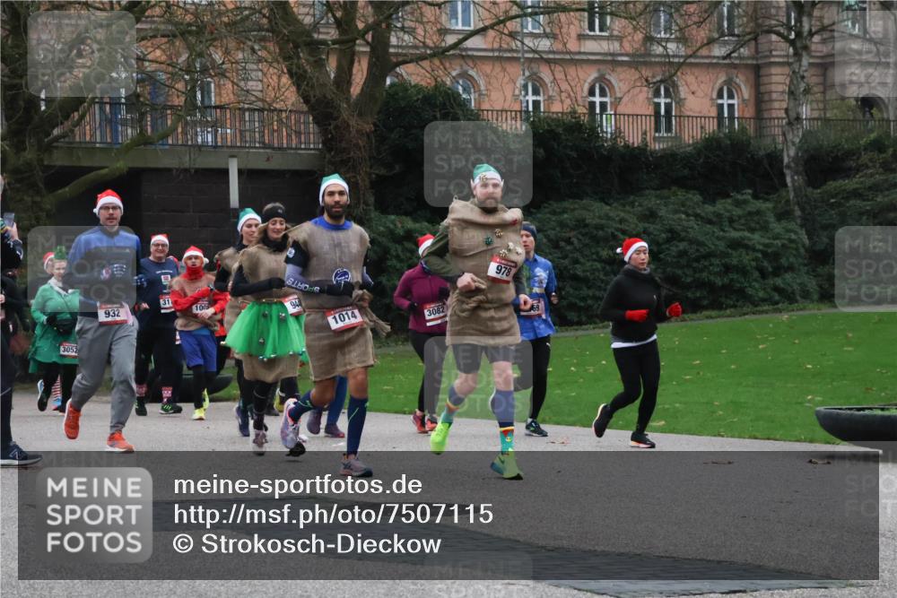 08.12.2024 - St. Pauli X-Mass-Run No. 14 Strokosch-Dieckow http://msf.ph/oto/7507115 08.12.2024 09:44:18 Laufen 3052, 932, 31, 100, 944, 1014, 3082, 978 meine-sportfotos.de