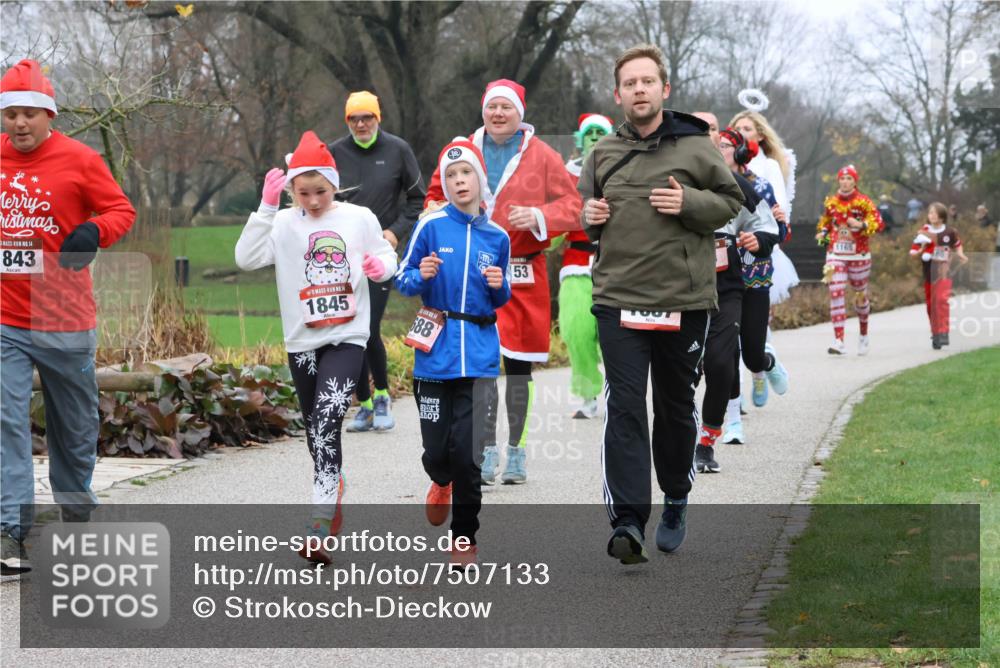 08.12.2024 - St. Pauli X-Mass-Run No. 14 Strokosch-Dieckow http://msf.ph/oto/7507133 08.12.2024 10:50:40 Laufen 14, 843, 1845, 688, 53, 1165 meine-sportfotos.de