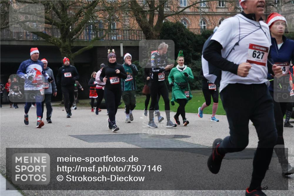 08.12.2024 - St. Pauli X-Mass-Run No. 14 Strokosch-Dieckow http://msf.ph/oto/7507146 08.12.2024 09:44:22 Laufen 31, 287, 239, 258, 964, 06, 1178, 305, 2945, 627, 3115 meine-sportfotos.de