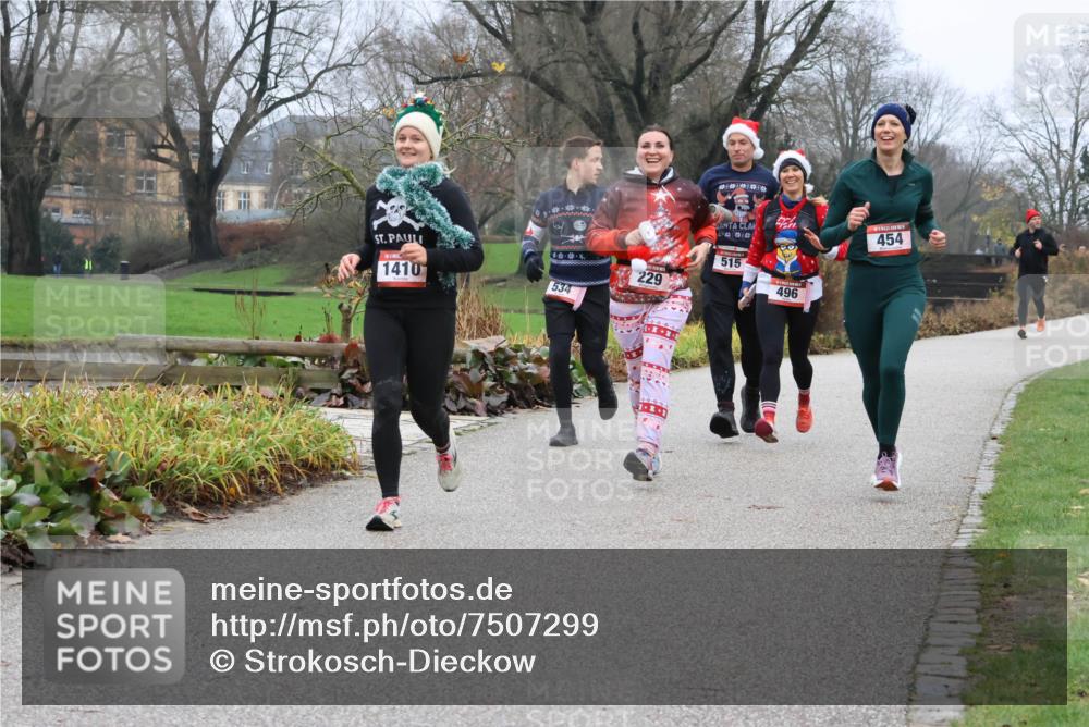 08.12.2024 - St. Pauli X-Mass-Run No. 14 Strokosch-Dieckow http://msf.ph/oto/7507299 08.12.2024 10:50:58 Laufen 515, 1410, 229, 496, 534, 454 meine-sportfotos.de