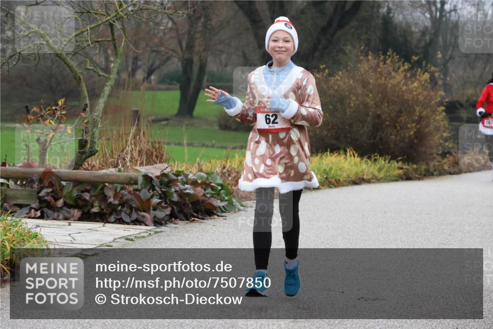 08.12.2024 - St. Pauli X-Mass-Run No. 14 Strokosch-Dieckow http://msf.ph/oto/7507850 08.12.2024 10:52:53 Laufen 62, 168 meine-sportfotos.de