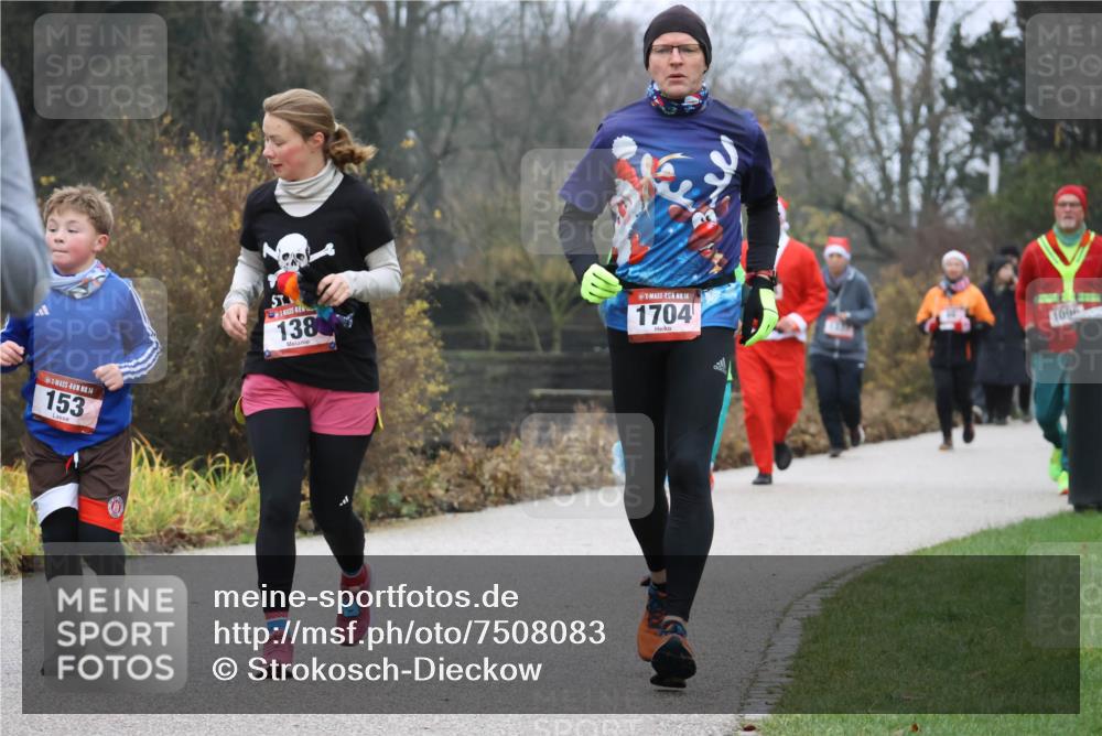 08.12.2024 - St. Pauli X-Mass-Run No. 14 Strokosch-Dieckow http://msf.ph/oto/7508083 08.12.2024 10:53:52 Laufen 14, 153, 138, 14, 1704, 109 meine-sportfotos.de