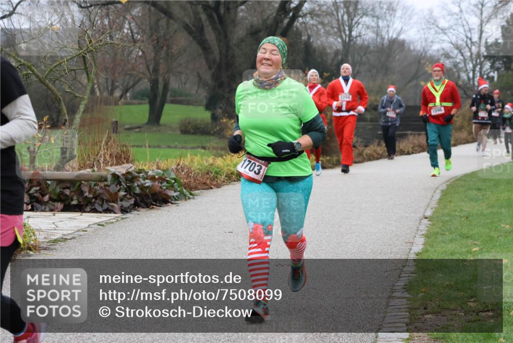 08.12.2024 - St. Pauli X-Mass-Run No. 14 Strokosch-Dieckow http://msf.ph/oto/7508099 08.12.2024 10:53:58 Laufen 1703, 1094, 1096 meine-sportfotos.de