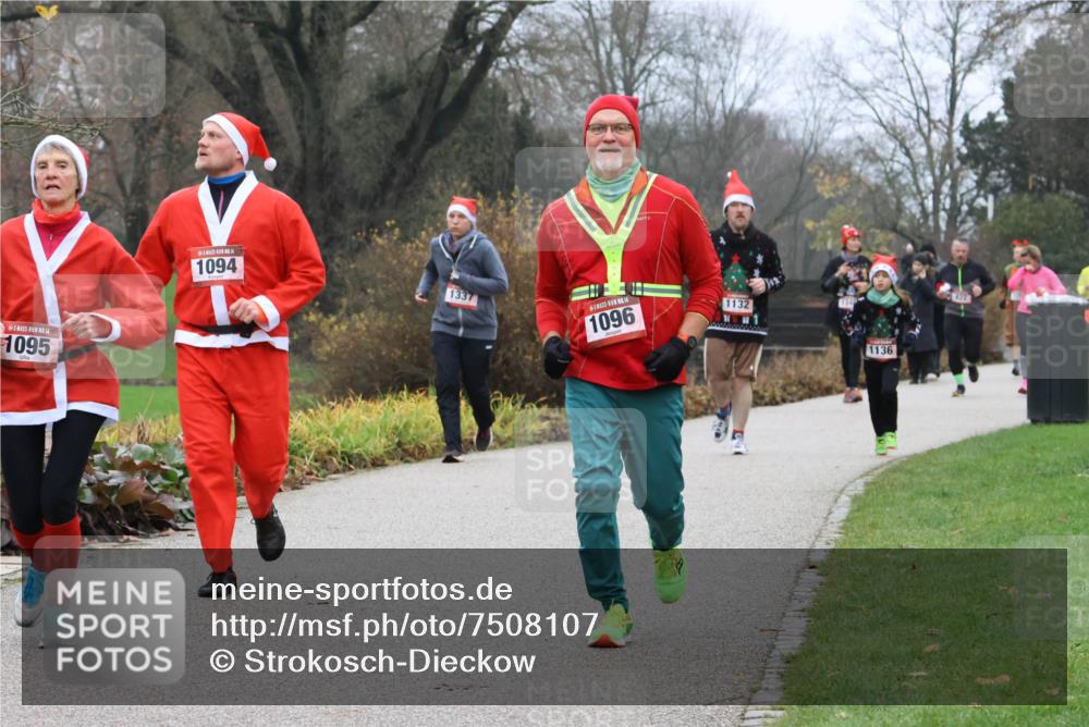 08.12.2024 - St. Pauli X-Mass-Run No. 14 Strokosch-Dieckow http://msf.ph/oto/7508107 08.12.2024 10:54:03 Laufen 14, 1095, 1094, 1337, 14, 1096, 1132, 1, 1136, 492 meine-sportfotos.de