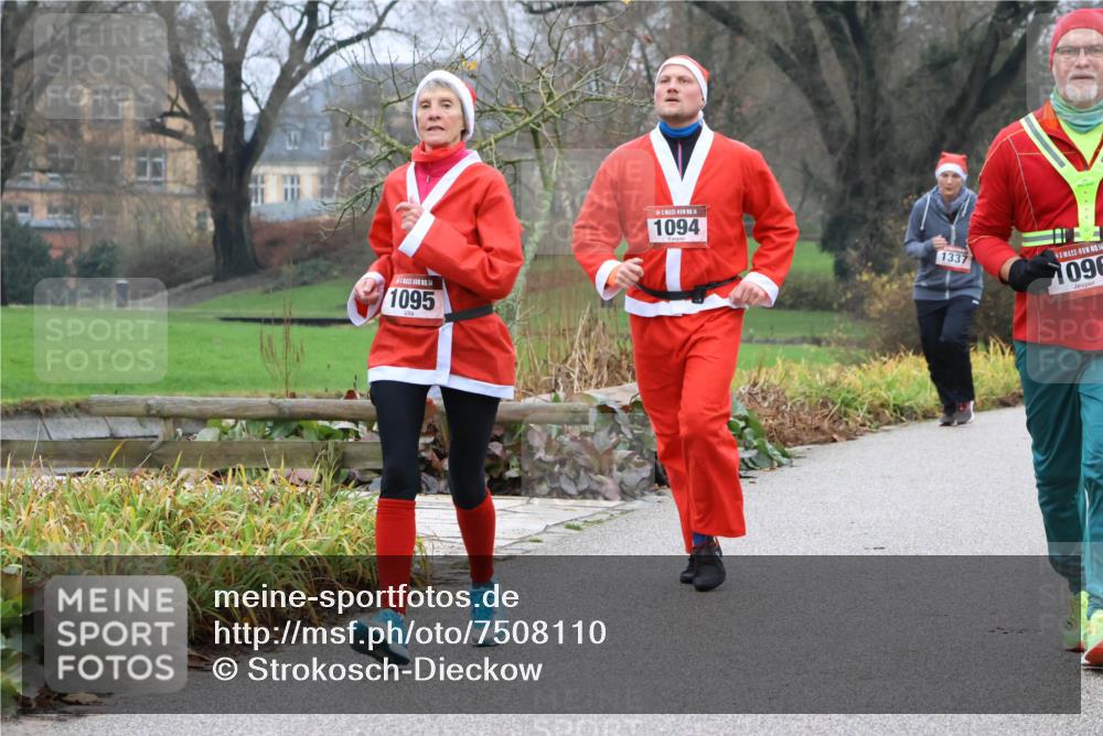 08.12.2024 - St. Pauli X-Mass-Run No. 14 Strokosch-Dieckow http://msf.ph/oto/7508110 08.12.2024 10:54:04 Laufen 1095, 1, 1094, 1337, 14, 1096 meine-sportfotos.de