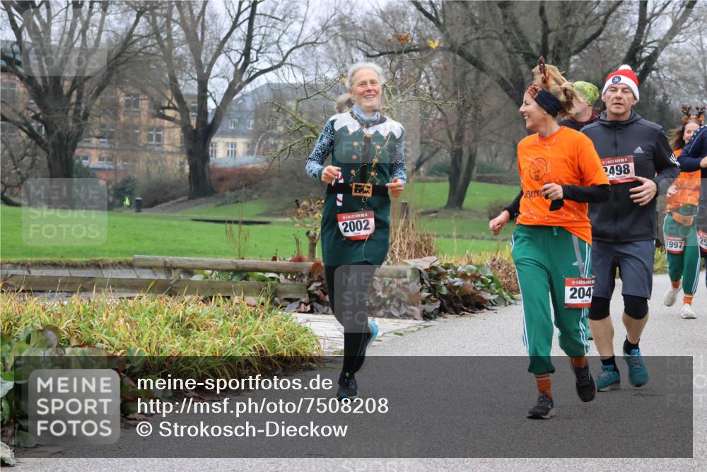 08.12.2024 - St. Pauli X-Mass-Run No. 14 Strokosch-Dieckow http://msf.ph/oto/7508208 08.12.2024 10:54:31 Laufen 14, 2002, 204, 498, 1997, 25 meine-sportfotos.de