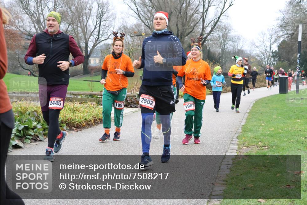 08.12.2024 - St. Pauli X-Mass-Run No. 14 Strokosch-Dieckow http://msf.ph/oto/7508217 08.12.2024 10:54:35 Laufen 2445, 1991, 2502, 1987, 480, 462 meine-sportfotos.de