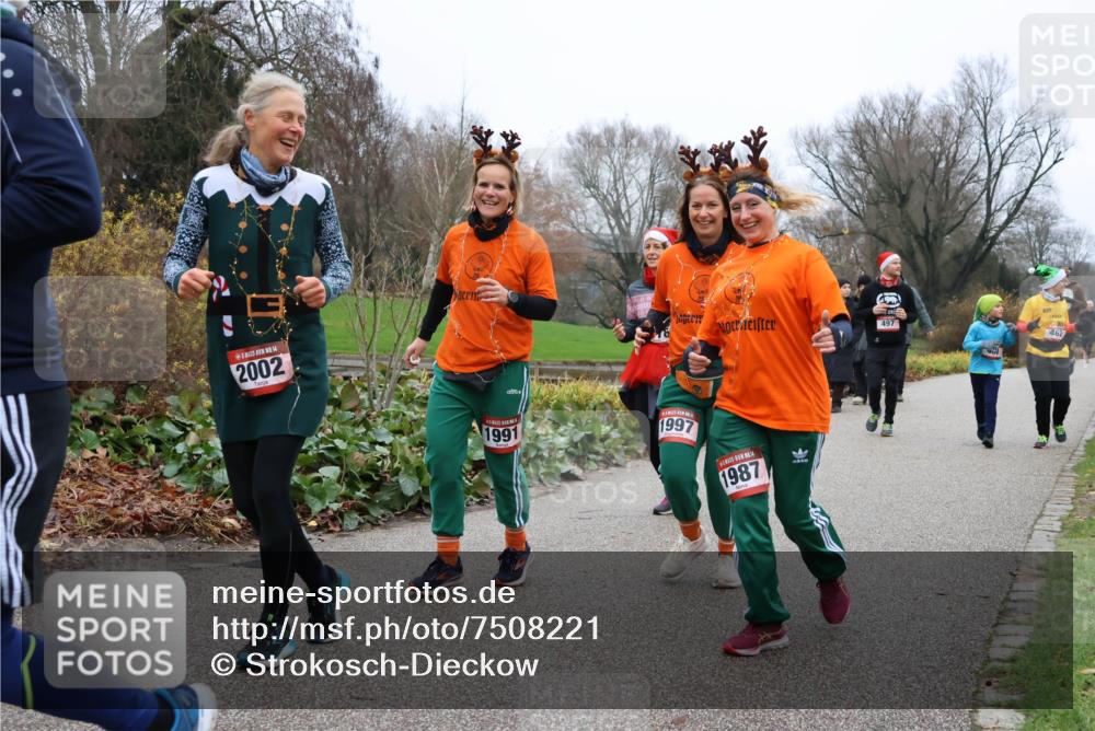 08.12.2024 - St. Pauli X-Mass-Run No. 14 Strokosch-Dieckow http://msf.ph/oto/7508221 08.12.2024 10:54:38 Laufen 14, 2002, 1991, 600, 497, 462, 1997, 1987 meine-sportfotos.de