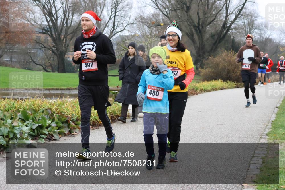 08.12.2024 - St. Pauli X-Mass-Run No. 14 Strokosch-Dieckow http://msf.ph/oto/7508231 08.12.2024 10:54:40 Laufen 14, 497, 14, 480, 52, 1441 meine-sportfotos.de