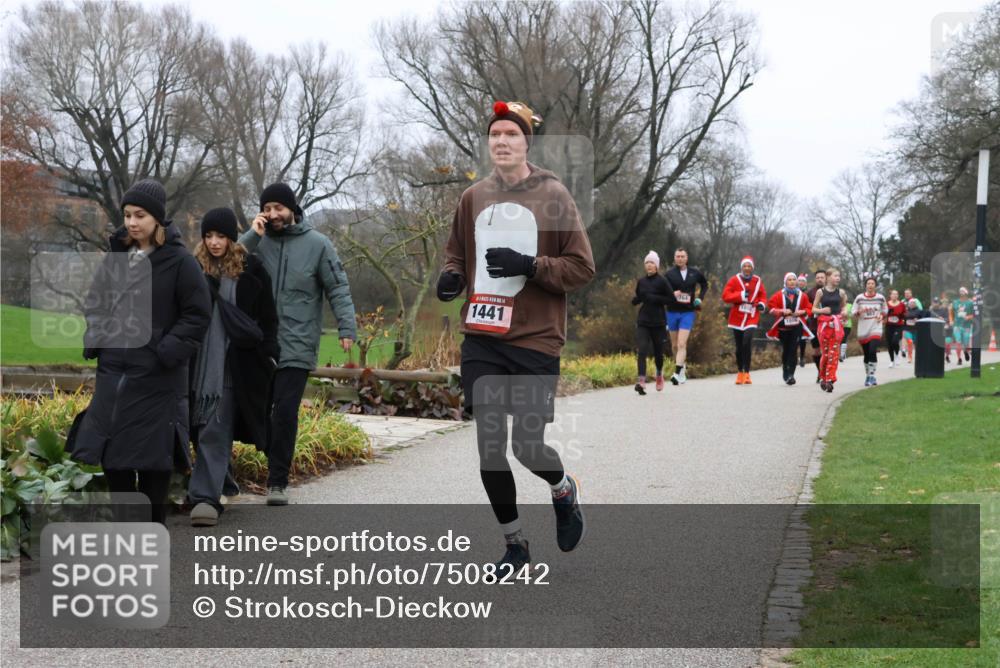 08.12.2024 - St. Pauli X-Mass-Run No. 14 Strokosch-Dieckow http://msf.ph/oto/7508242 08.12.2024 10:54:43 Laufen 1441, 764 meine-sportfotos.de