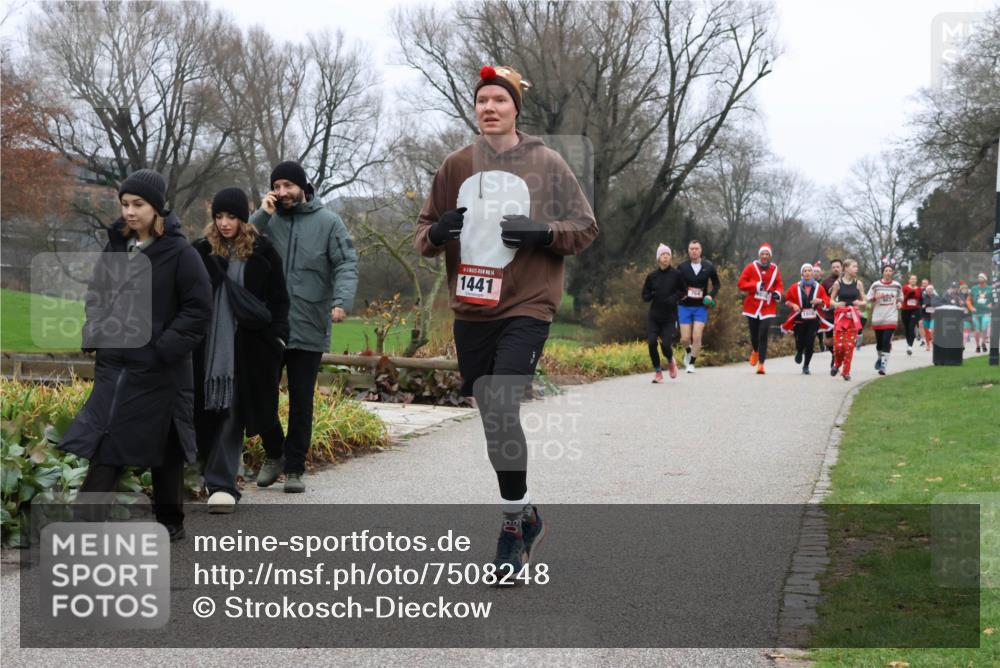 08.12.2024 - St. Pauli X-Mass-Run No. 14 Strokosch-Dieckow http://msf.ph/oto/7508248 08.12.2024 10:54:43 Laufen 1441, 764 meine-sportfotos.de