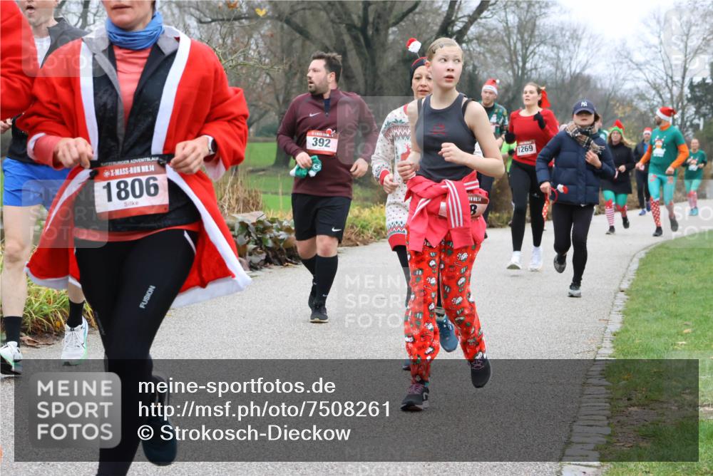 08.12.2024 - St. Pauli X-Mass-Run No. 14 Strokosch-Dieckow http://msf.ph/oto/7508261 08.12.2024 10:54:51 Laufen 14, 1806, 392, 14, 1269 meine-sportfotos.de