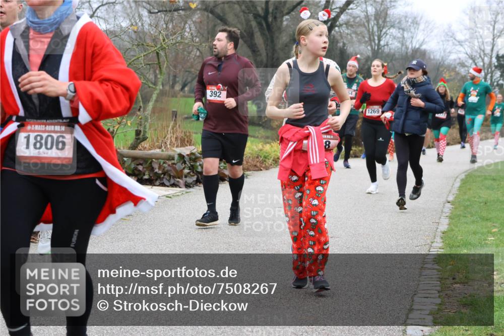 08.12.2024 - St. Pauli X-Mass-Run No. 14 Strokosch-Dieckow http://msf.ph/oto/7508267 08.12.2024 10:54:51 Laufen 14, 1806, 392, 14, 1269 meine-sportfotos.de