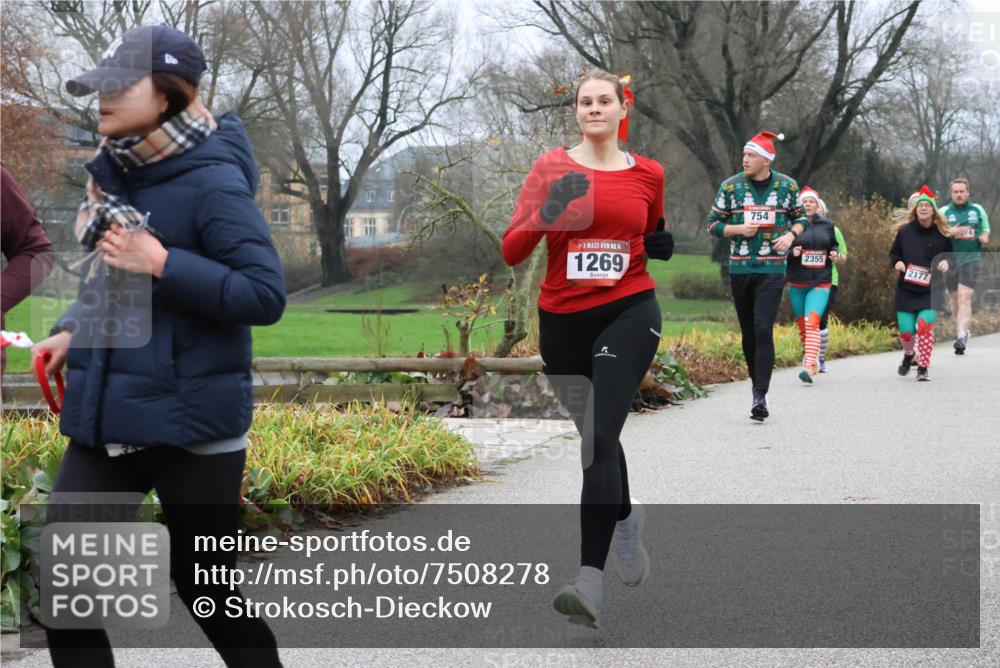 08.12.2024 - St. Pauli X-Mass-Run No. 14 Strokosch-Dieckow http://msf.ph/oto/7508278 08.12.2024 10:54:54 Laufen 14, 1269, 754, 2355, 2177 meine-sportfotos.de