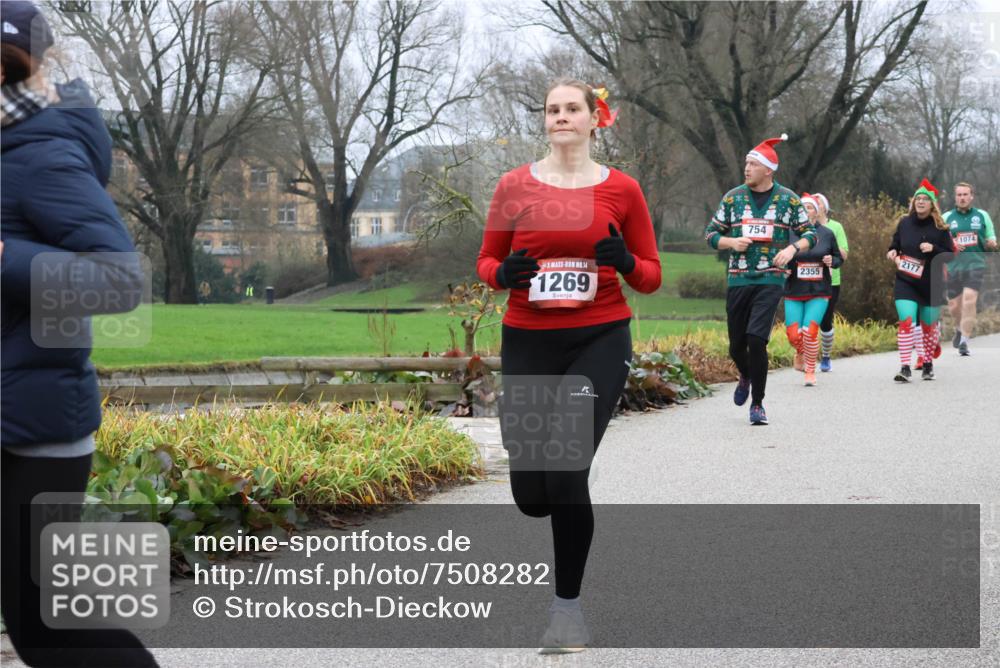 08.12.2024 - St. Pauli X-Mass-Run No. 14 Strokosch-Dieckow http://msf.ph/oto/7508282 08.12.2024 10:54:54 Laufen 14, 1269, 754, 2355, 2177, 1074 meine-sportfotos.de