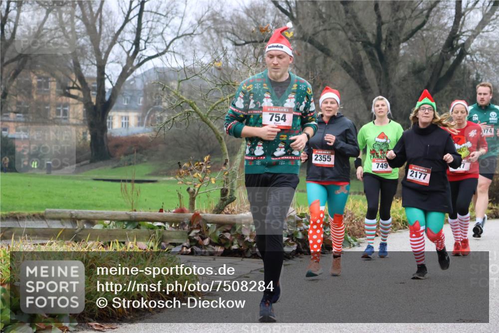 08.12.2024 - St. Pauli X-Mass-Run No. 14 Strokosch-Dieckow http://msf.ph/oto/7508284 08.12.2024 10:54:57 Laufen 14, 754, 2177, 2355, 749, 174 meine-sportfotos.de