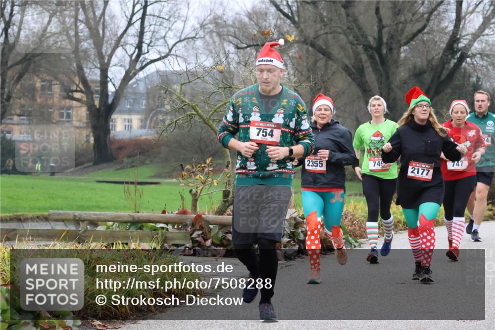 08.12.2024 - St. Pauli X-Mass-Run No. 14 Strokosch-Dieckow http://msf.ph/oto/7508288 08.12.2024 10:54:57 Laufen 14, 754, 2355, 749, 2177, 747, 74 meine-sportfotos.de