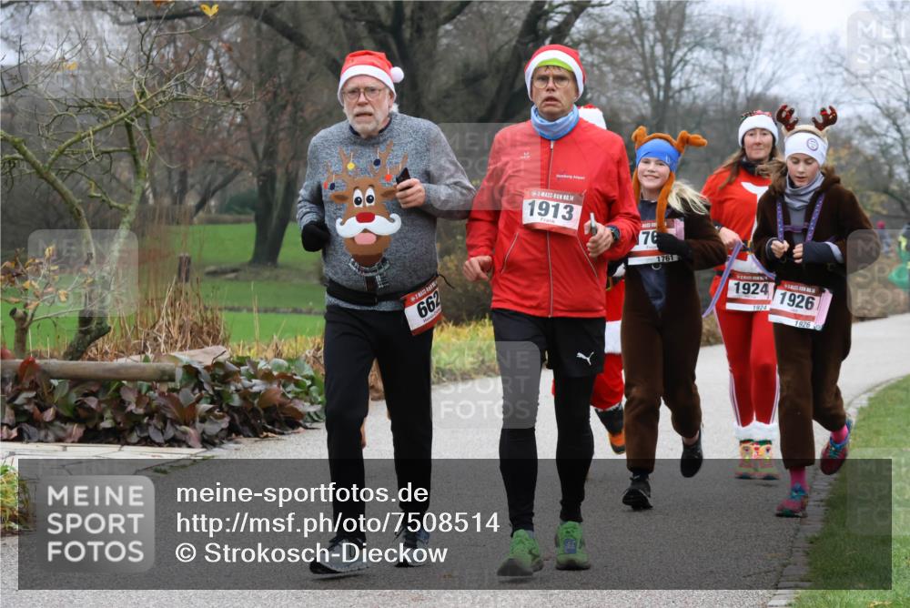 08.12.2024 - St. Pauli X-Mass-Run No. 14 Strokosch-Dieckow http://msf.ph/oto/7508514 08.12.2024 10:56:16 Laufen 662, 14, 1913, 76, 1761, 1924, 1924, 1926, 1926 meine-sportfotos.de