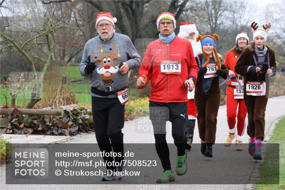 08.12.2024 - St. Pauli X-Mass-Run No. 14 Strokosch-Dieckow http://msf.ph/oto/7508523 08.12.2024 10:56:17 Laufen 662, 14, 1913, 4, 761, 1761, 192, 14, 1926, 1926 meine-sportfotos.de