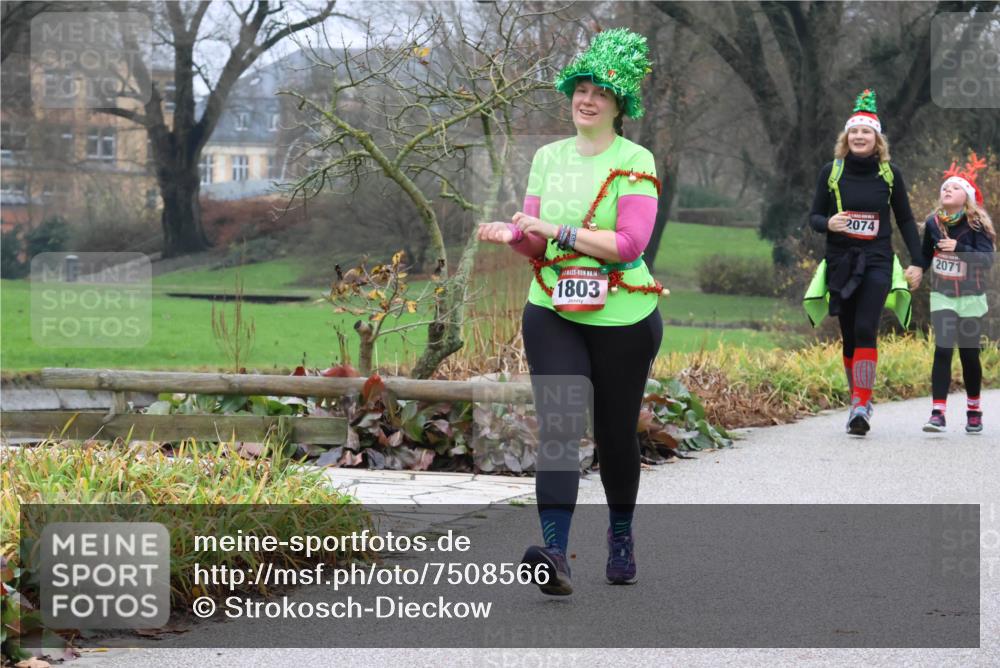08.12.2024 - St. Pauli X-Mass-Run No. 14 Strokosch-Dieckow http://msf.ph/oto/7508566 08.12.2024 10:56:41 Laufen 14, 1803, 2074, 2071 meine-sportfotos.de