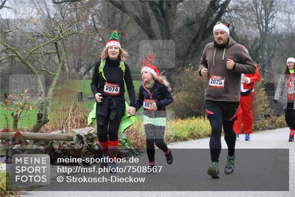 08.12.2024 - St. Pauli X-Mass-Run No. 14 Strokosch-Dieckow http://msf.ph/oto/7508567 08.12.2024 10:56:43 Laufen 2074, 202, 2075, 5, 2446 meine-sportfotos.de