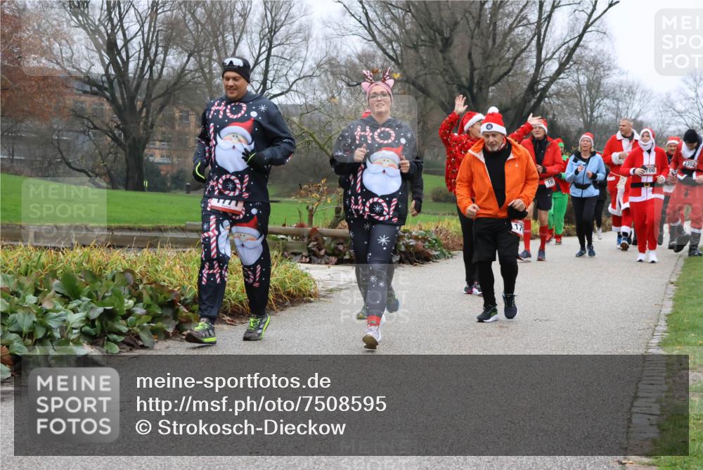 08.12.2024 - St. Pauli X-Mass-Run No. 14 Strokosch-Dieckow http://msf.ph/oto/7508595 08.12.2024 10:56:59 Laufen 2702, 700 meine-sportfotos.de