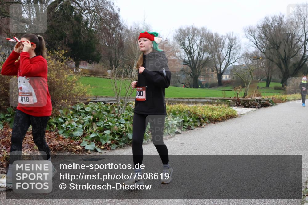 08.12.2024 - St. Pauli X-Mass-Run No. 14 Strokosch-Dieckow http://msf.ph/oto/7508619 08.12.2024 10:57:10 Laufen 818, 000 meine-sportfotos.de