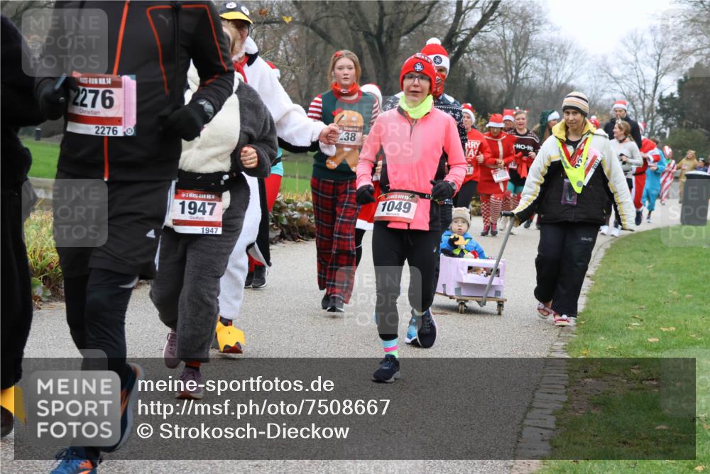 08.12.2024 - St. Pauli X-Mass-Run No. 14 Strokosch-Dieckow http://msf.ph/oto/7508667 08.12.2024 10:57:28 Laufen 14, 2276, 2276, 14, 1947, 1947, 38, 1049, 1488 meine-sportfotos.de