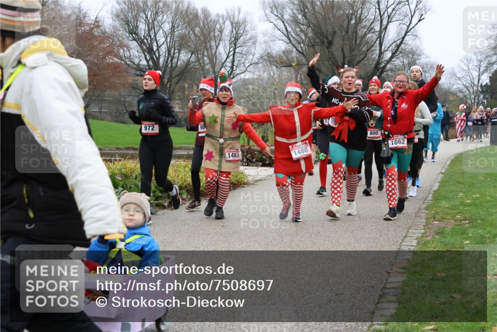 08.12.2024 - St. Pauli X-Mass-Run No. 14 Strokosch-Dieckow http://msf.ph/oto/7508697 08.12.2024 10:57:34 Laufen 972, 98, 1487, 1480, 800, 1662 meine-sportfotos.de