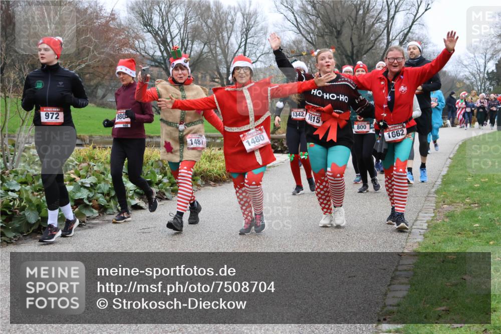 08.12.2024 - St. Pauli X-Mass-Run No. 14 Strokosch-Dieckow http://msf.ph/oto/7508704 08.12.2024 10:57:35 Laufen 972, 980, 980, 1487, 1480, 1342, 1615, 800, 1662 meine-sportfotos.de