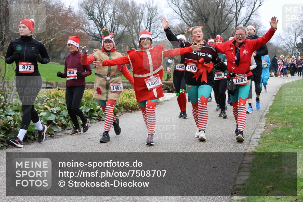 08.12.2024 - St. Pauli X-Mass-Run No. 14 Strokosch-Dieckow http://msf.ph/oto/7508707 08.12.2024 10:57:36 Laufen 972, 980, 980, 1487, 1480, 1342, 1615, 800, 1662, 1950 meine-sportfotos.de