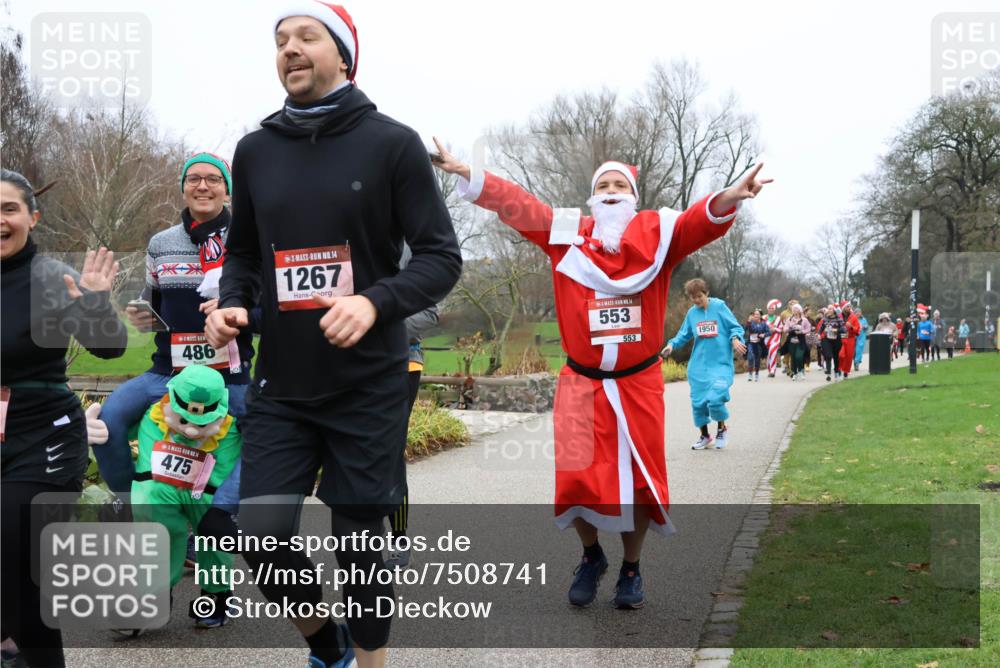 08.12.2024 - St. Pauli X-Mass-Run No. 14 Strokosch-Dieckow http://msf.ph/oto/7508741 08.12.2024 10:57:39 Laufen 486, 475, 14, 1267, 553, 553, 1950 meine-sportfotos.de