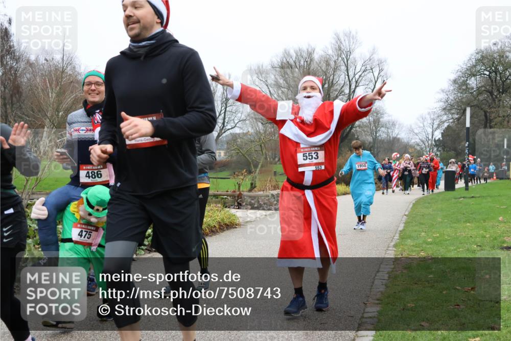 08.12.2024 - St. Pauli X-Mass-Run No. 14 Strokosch-Dieckow http://msf.ph/oto/7508743 08.12.2024 10:57:40 Laufen 486, 475, 553, 553, 1950 meine-sportfotos.de