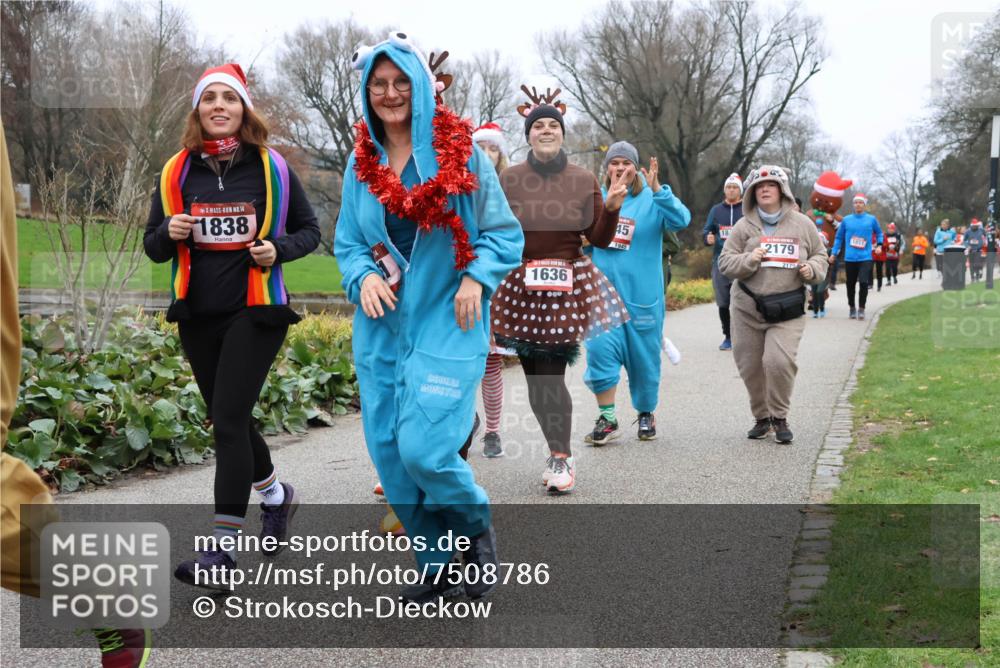 08.12.2024 - St. Pauli X-Mass-Run No. 14 Strokosch-Dieckow http://msf.ph/oto/7508786 08.12.2024 10:57:55 Laufen 14, 1838, 1636, 18, 45, 1945, 2179, 2170 meine-sportfotos.de