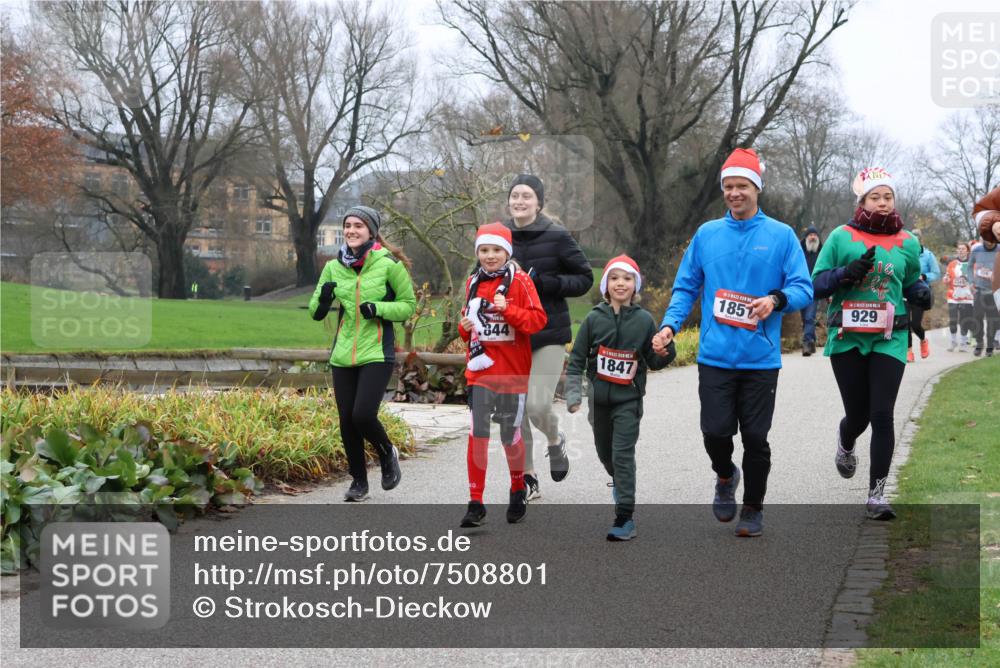08.12.2024 - St. Pauli X-Mass-Run No. 14 Strokosch-Dieckow http://msf.ph/oto/7508801 08.12.2024 10:58:00 Laufen 844, 1847, 1851, 929, 2549 meine-sportfotos.de