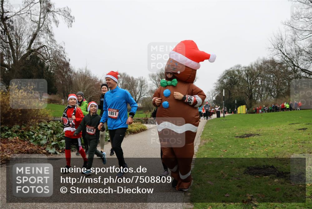 08.12.2024 - St. Pauli X-Mass-Run No. 14 Strokosch-Dieckow http://msf.ph/oto/7508809 08.12.2024 10:58:02 Laufen 1847, 1851 meine-sportfotos.de