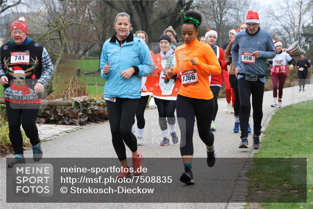 08.12.2024 - St. Pauli X-Mass-Run No. 14 Strokosch-Dieckow http://msf.ph/oto/7508835 08.12.2024 10:58:08 Laufen 14, 741, 1309, 2, 14, 1366, 956, 735 meine-sportfotos.de