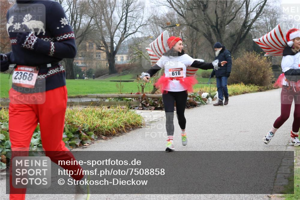 08.12.2024 - St. Pauli X-Mass-Run No. 14 Strokosch-Dieckow http://msf.ph/oto/7508858 08.12.2024 10:58:15 Laufen 2368, 0, 0, 0, 616 meine-sportfotos.de
