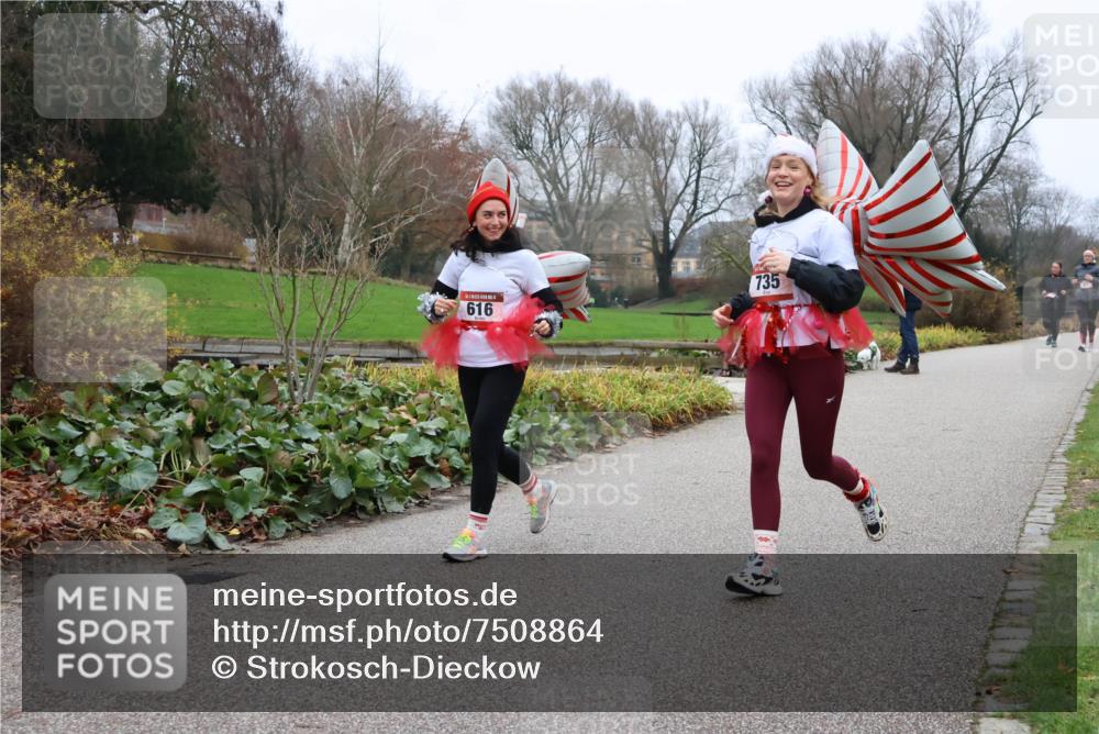 08.12.2024 - St. Pauli X-Mass-Run No. 14 Strokosch-Dieckow http://msf.ph/oto/7508864 08.12.2024 10:58:16 Laufen 616, 735 meine-sportfotos.de