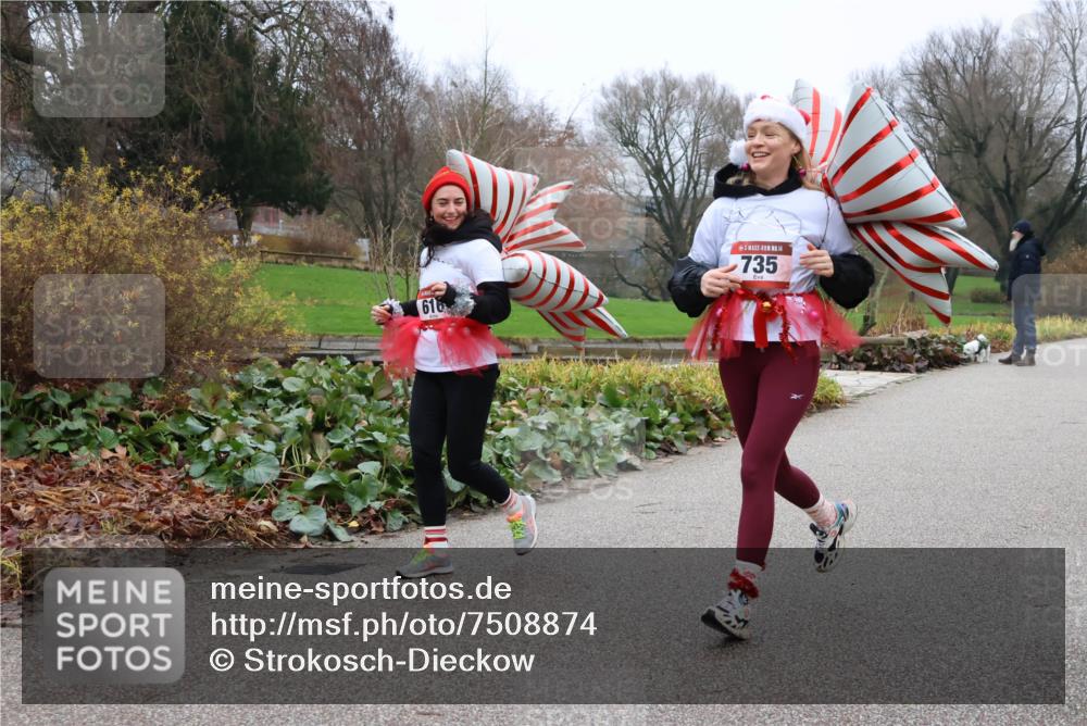 08.12.2024 - St. Pauli X-Mass-Run No. 14 Strokosch-Dieckow http://msf.ph/oto/7508874 08.12.2024 10:58:17 Laufen 616, 14, 735 meine-sportfotos.de
