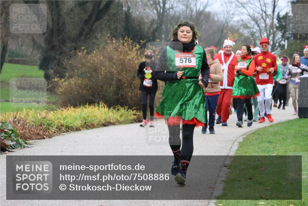 08.12.2024 - St. Pauli X-Mass-Run No. 14 Strokosch-Dieckow http://msf.ph/oto/7508886 08.12.2024 10:58:27 Laufen 140, 14, 576, 826, 1521 meine-sportfotos.de