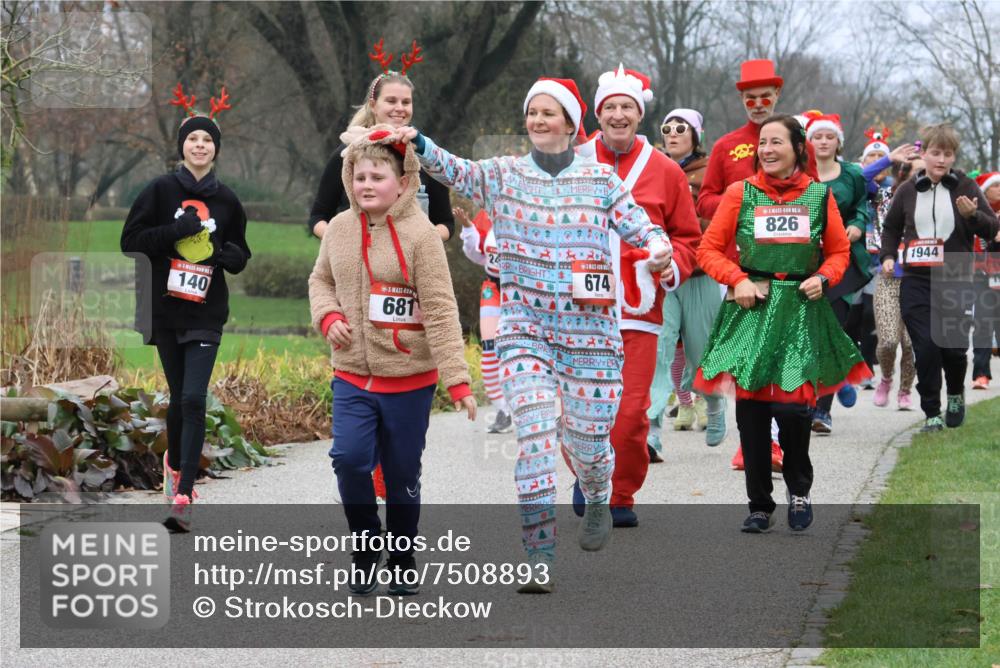 08.12.2024 - St. Pauli X-Mass-Run No. 14 Strokosch-Dieckow http://msf.ph/oto/7508893 08.12.2024 10:58:33 Laufen 140, 681, 14, 826, 24, 674, 1944 meine-sportfotos.de