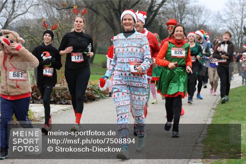 08.12.2024 - St. Pauli X-Mass-Run No. 14 Strokosch-Dieckow http://msf.ph/oto/7508894 08.12.2024 10:58:35 Laufen 14, 681, 140, 127, 826, 43, 60 meine-sportfotos.de